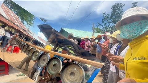 Cồng chiêng Tây nguyên, nhảy xoăn trong lễ ăn nhà mả theo phong tục truyền thống của người dân Jrai