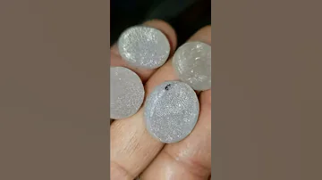 عقيق يمني كرستالي طبيعي اصلي من نوادر الطبيعه احجار كريمه تستاهل الاقتناء شكل فخم وجميل وواضح 