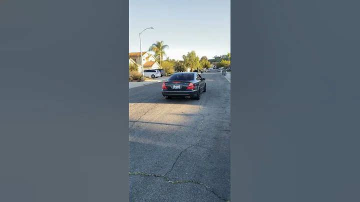 W211 E55 AMG Rolling burnout (wakes up neighbors)