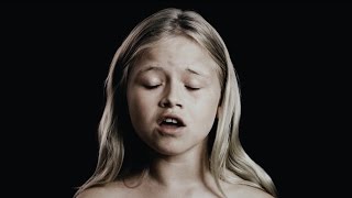 Video thumbnail of "Julia Frej - Vi är skuggor (Officiell musikvideo)"