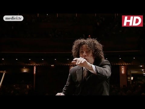 gustavo-dudamel-in-beethoven's-symphony-no.9