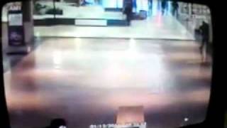 Girl Falls In Mall Fountain Texting While Walking!
Dumbass! Girl Falls In Mall Fountain Texting While Walking!