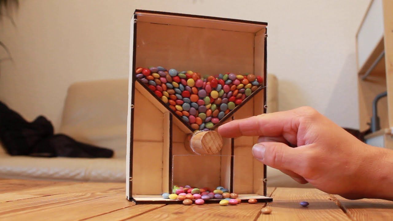 Süsigkeitenspender (Candy Dispenser) aus Holz selber bauen