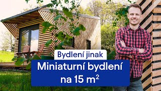 Postavil mini dřevostavbu svépomocí. Jak se žije v tiny house? | BYDLENÍ JINAK | Biano