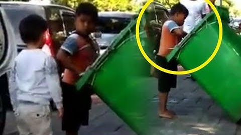 Bocah Mengais Tempat Sampah untuk Cari Sisa-sisa Makanan dan Minuman