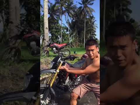 Story' WhatsApp crf nih boss senggol dong...