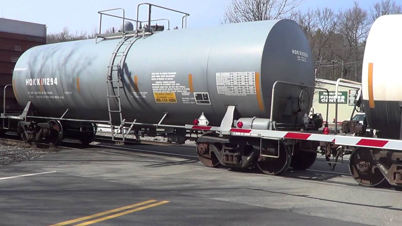 SEPO w/ CSX 3353, 990, 5466 plus 15 Eimskips on front of train on ...