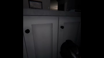 Using the music box to get my ghost photo in Phasmophobia