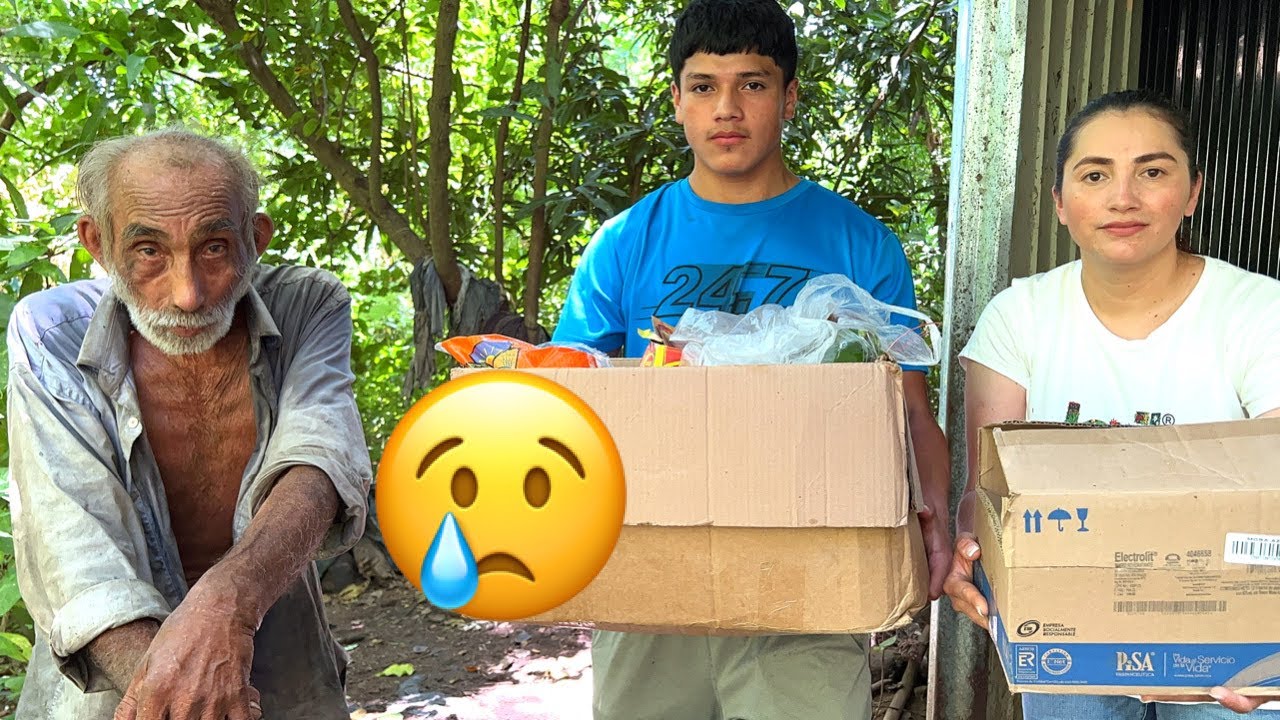 Que **TRISTEZA** 😢💔! Miren en la pobreza que este anciano vive