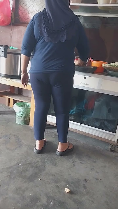 TANTE MONTOK DI WARUNG