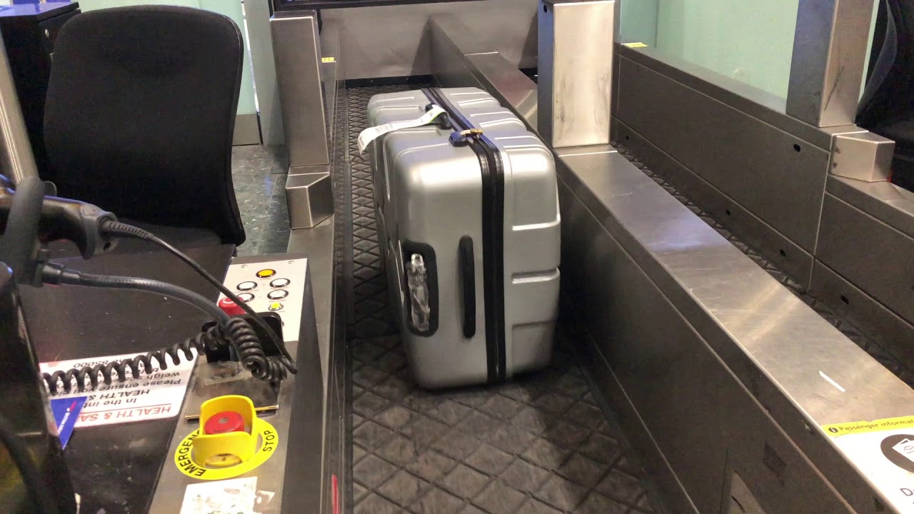 British Airways Automatic Self Bag Drop Off Kiosk - YouTube