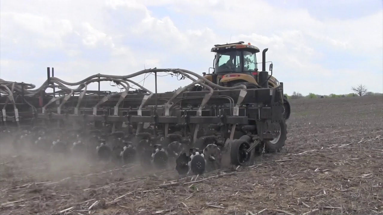 Yetter 10000 Dry Fertilizer App. Fennig Equipment YouTube