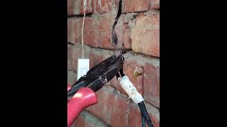 Wow Crazy, Voltage On Antenna Wire?