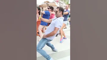 رقص الاجانب ع اغنية بشرة خير 