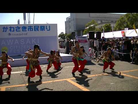 『川崎市民祭２０１２』で、市内某、小中学生グループが舞祭を披露
