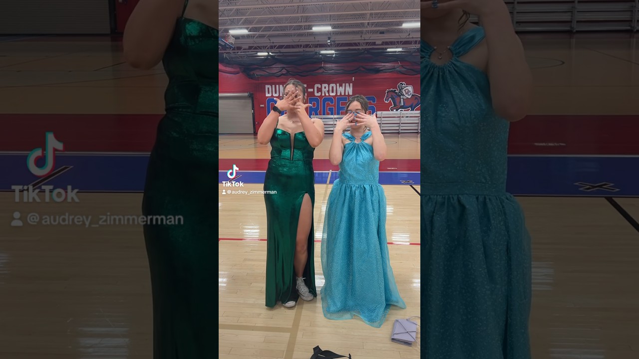 Lea from the Bachelor please notice us 🙏🏻