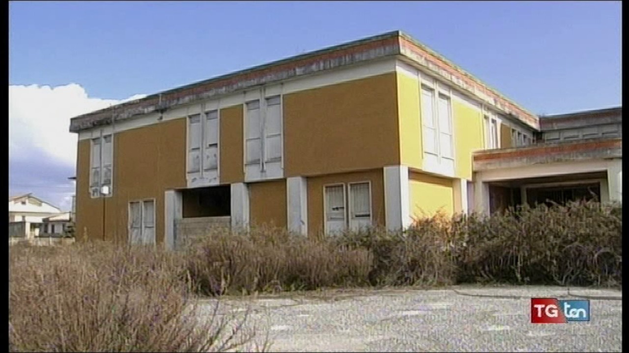 Rosarno, l'ospedale mancato  Buttati 7 miliardi di vecchie lire TG ten 23 febbraio 2017