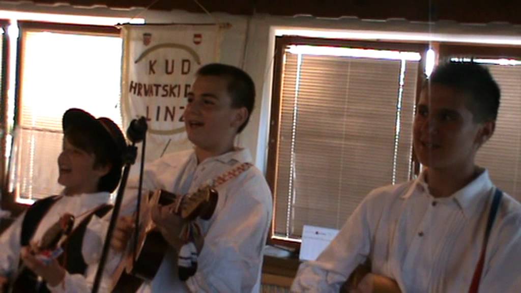 Tamburaski sastav "mladi" (kada sava krene prema brodu YouTube