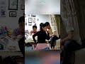 Cara cerdas orang tua ini dalam membentuk mental mandiri anak