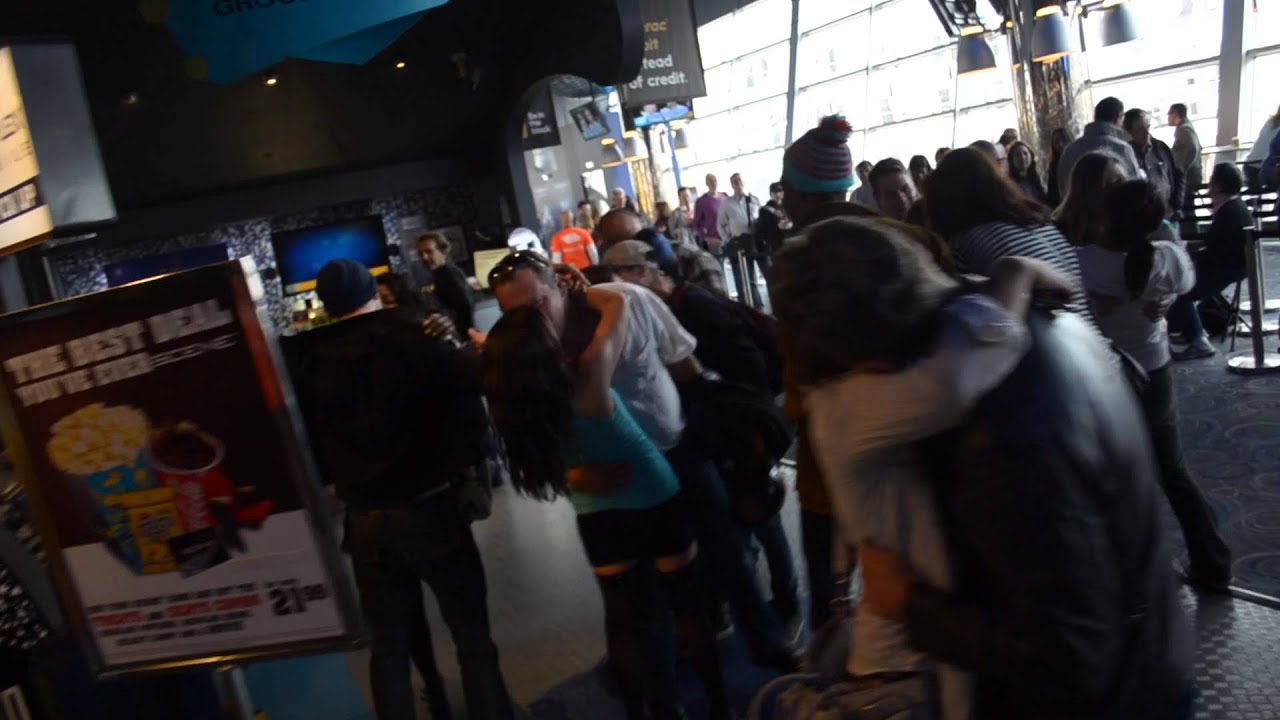 Oasis Aqualounge Flash Mob Makeout