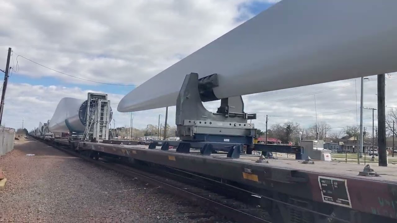 BNSF Wind turbine blade train Rosenberg, Texas