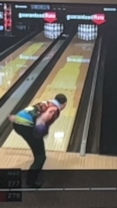 pro-bowler-destroys-the-pocket-with-22-mile-an-hour-fastball-youtube