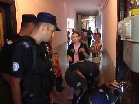 Video: Cum Să înveți Un Copil Să Curețe Casa