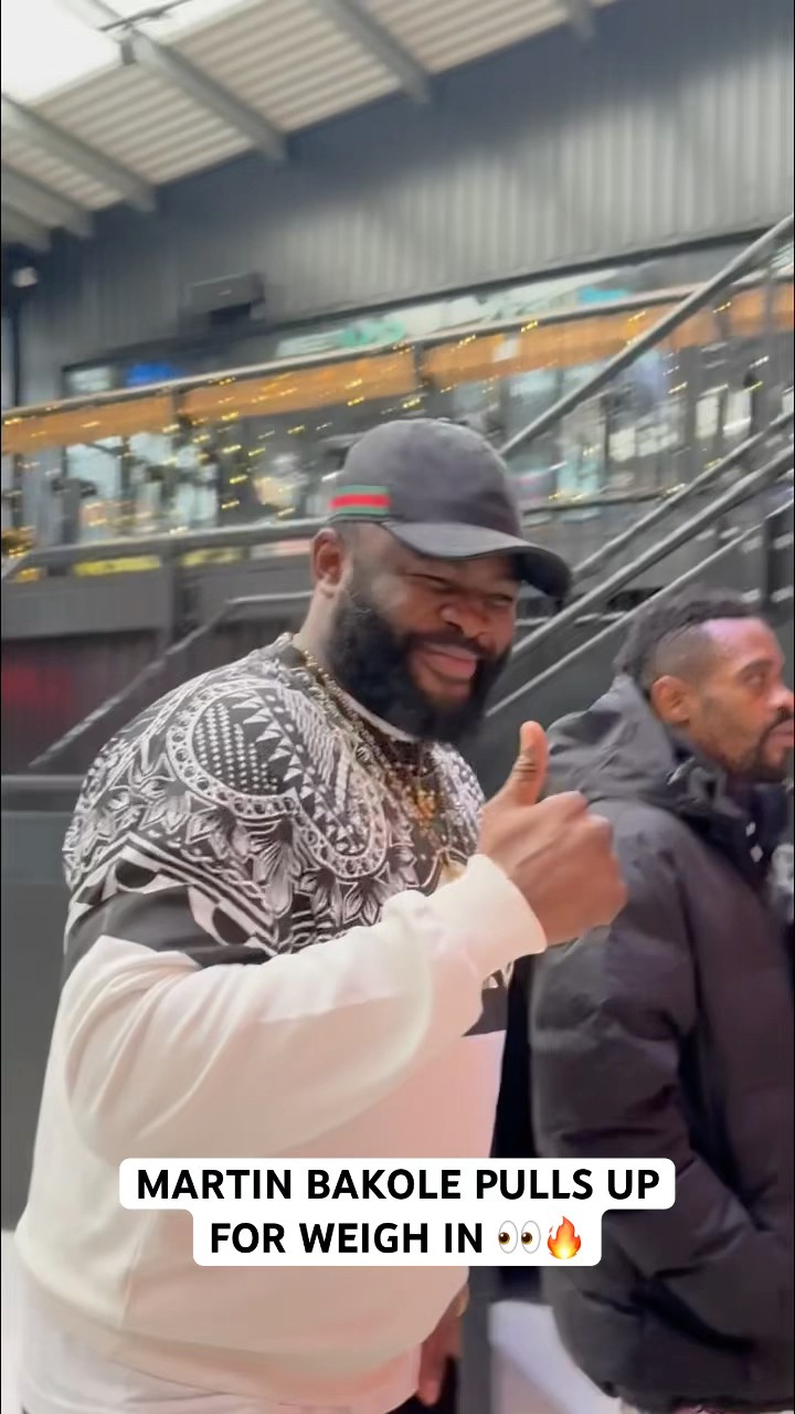 The World’s most ?????? heavyweight is in the building ? #boxing #azimlipinets
