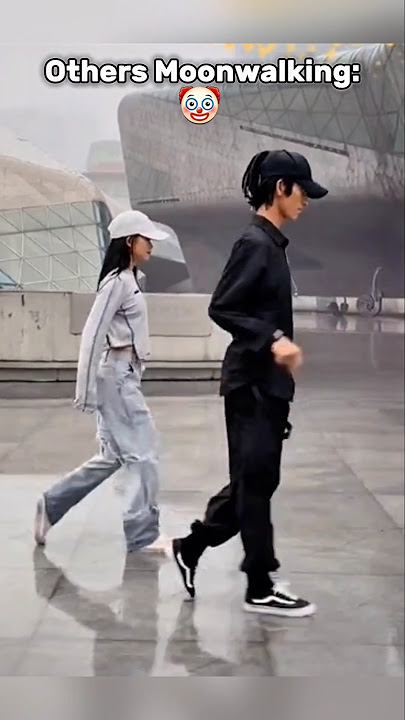 Other Moonwalking vs This Guy #shorts #moonwalk #newyork #skulledit