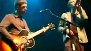 Video thumbnail of "Coldplay ft. Oasis - Yellow (live)"