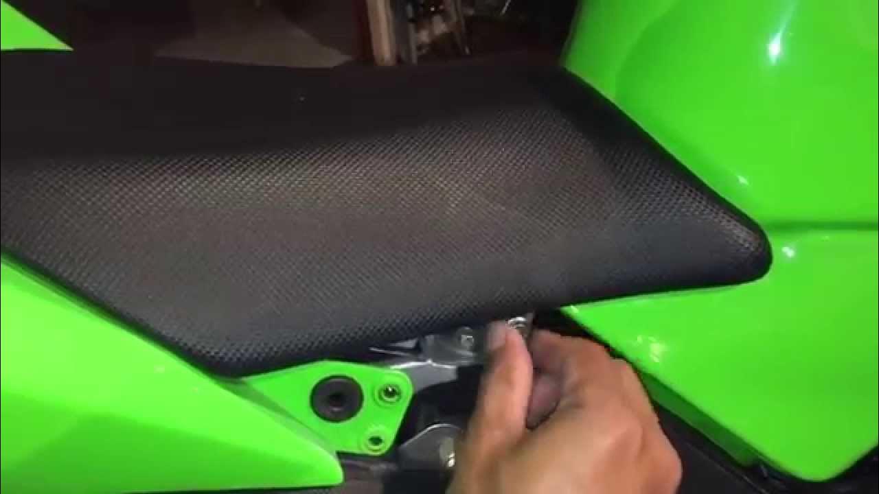 Как снять сиденье zx 14