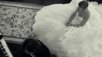 Taylor singing champagne problems in a wedding dress 🤧