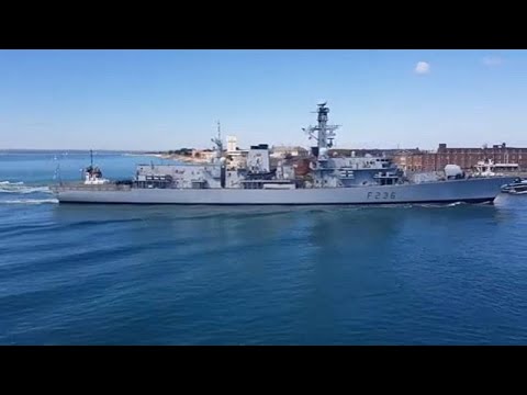 Vídeo: Navio Arsenal vs porta-aviões