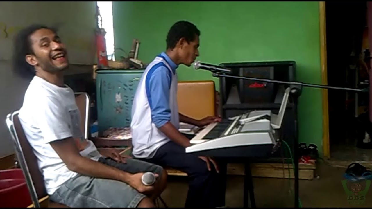 'MERDU' Orang Papua nyanyi lagu India | Chaand Sitare Cover by West Papuan (Kaho Naa Pyaar Hai)