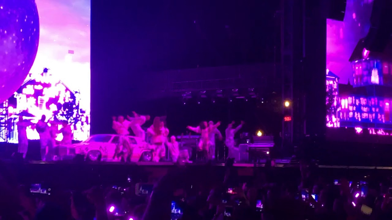 Ariana Grande - 7 Rings (Live At Lollapalooza In Chicago's Grant Park ...