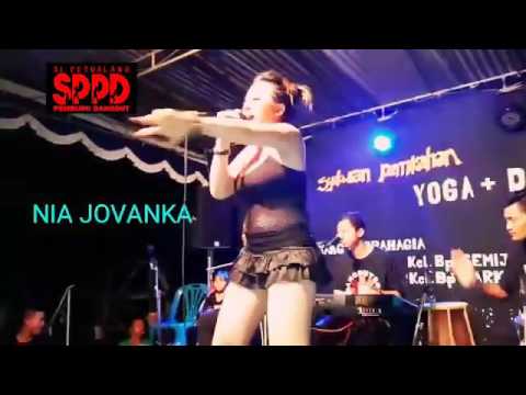 DANGDUT HOT KOPLO NIA JOVANKA GOYANGANNYA BIKIN SANGE