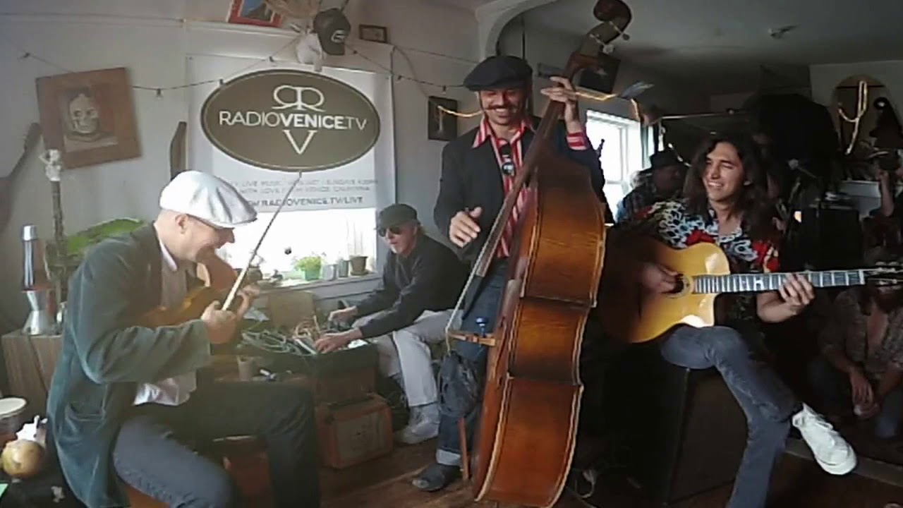 RV BURST: Benny Brydern Trio with Barry and the Outofcontrol-atron live on Radio Venice