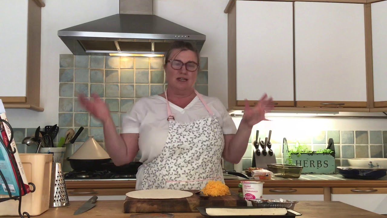 Simple dishes for Uni. Using leftovers, enchiladas. Part seven. - YouTube