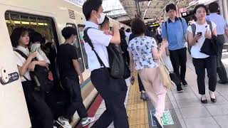 大阪駅地下ホームへ‼︎２２１系NC609編成普通大阪行き新大阪駅到着発車。