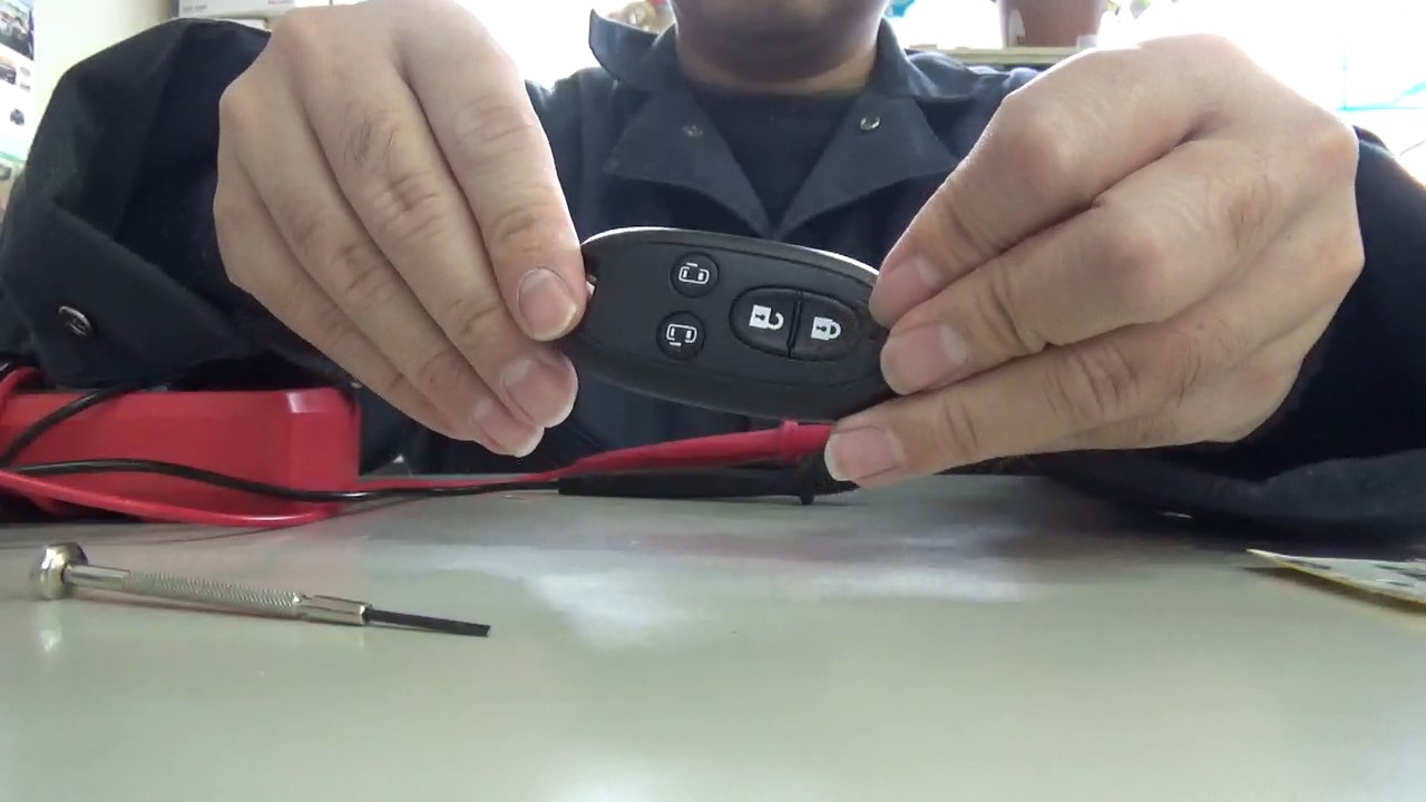 スズキ ソリオ キーレス電池交換 Ma15s リモコンキー Youtube