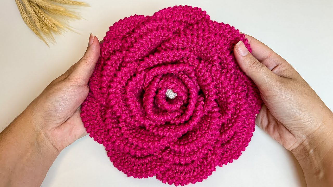 Mega flor com acabamento ponto caranguejo passo a passo Mega rosa de crochê