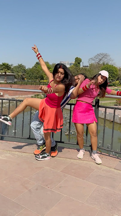 Aslı Papa ki pari #action #stunt #viralshorts #flipsinpublic #publicreaction #couplegoals #gymnast