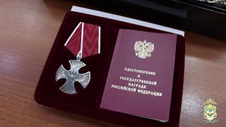 Руководитель МВД по Республике Ингушетия передал орден Мужества родителям погибшего офицера полиции