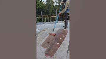Oiling column formwork #shorts #construction #skills #youtubeshorts