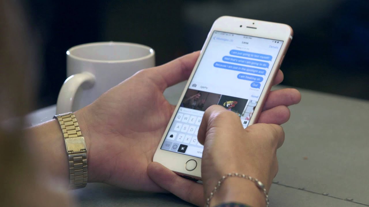 Печатает в iphone. Айфон печатать. Texting gif. Подписка гиф айфон.