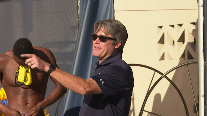 Bears' Dave Durden gets mic'd up for practice, tal...