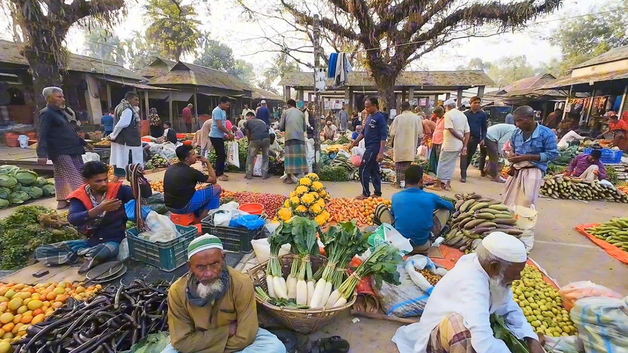 ভারত সীমান্তে গাছের ছায়ায় বসেছে এই পাহাড়ি গ্রামীণ হাট| Rural Border Market Bangladesh