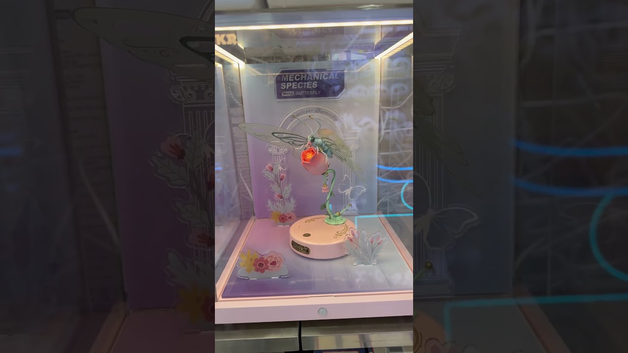 Japanese dragonfly flying figurine 