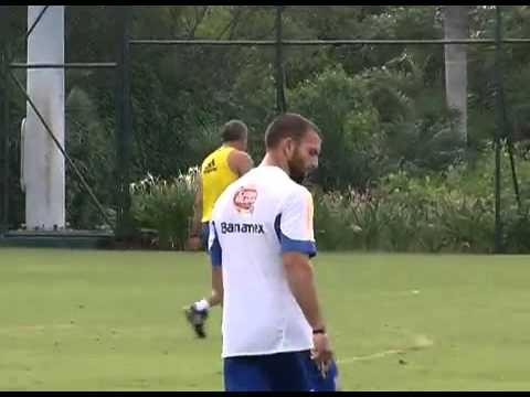 Tuca Ferretti hace corajes y se enoja en el entrenamiento