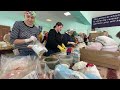 Volunteers in Ukraine cook dry food